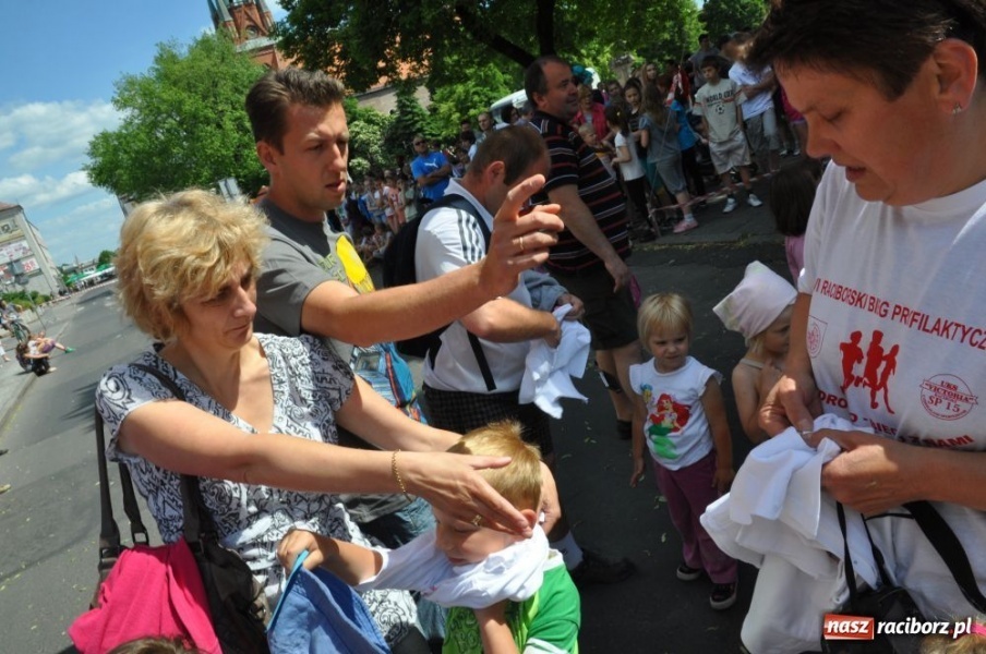 Zdjęcie w galerii na portalu naszraciborz.pl: Biegały dzieci, młodzież, rodziny i VIP-y wiadomości z regionu