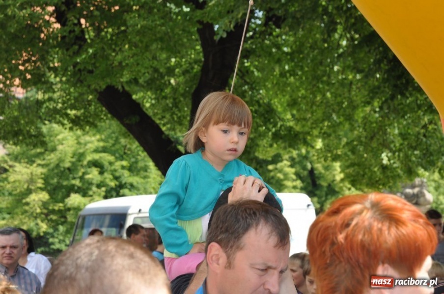 Zdjęcie w galerii na portalu naszraciborz.pl: Biegały dzieci, młodzież, rodziny i VIP-y wiadomości z regionu