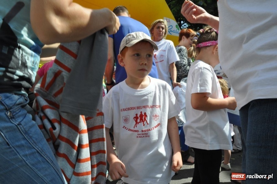 Zdjęcie w galerii na portalu naszraciborz.pl: Biegały dzieci, młodzież, rodziny i VIP-y wiadomości z regionu