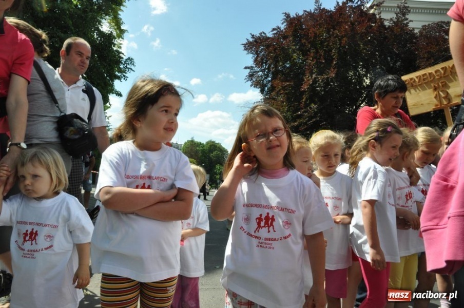 Zdjęcie w galerii na portalu naszraciborz.pl: Biegały dzieci, młodzież, rodziny i VIP-y wiadomości z regionu