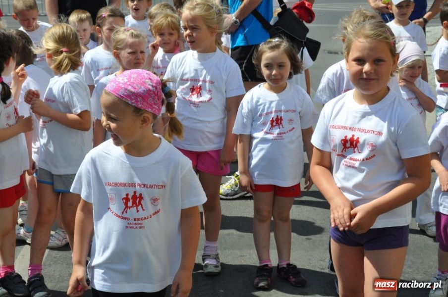 Zdjęcie w galerii na portalu naszraciborz.pl: Biegały dzieci, młodzież, rodziny i VIP-y wiadomości z regionu