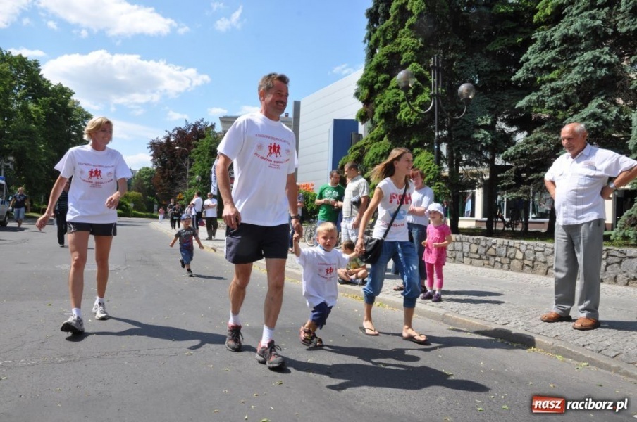 Zdjęcie w galerii na portalu naszraciborz.pl: Biegały dzieci, młodzież, rodziny i VIP-y wiadomości z regionu