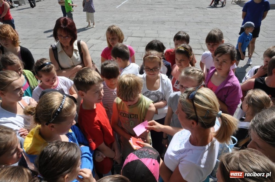 Zdjęcie w galerii na portalu naszraciborz.pl: Biegały dzieci, młodzież, rodziny i VIP-y wiadomości z regionu
