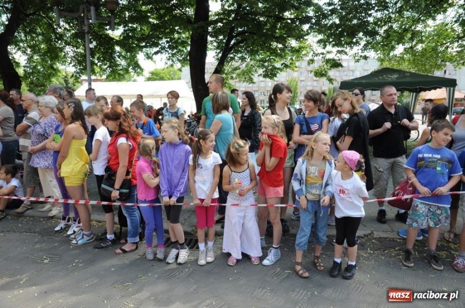 Zdjęcie w galerii na portalu naszraciborz.pl: Biegały dzieci, młodzież, rodziny i VIP-y wiadomości z regionu