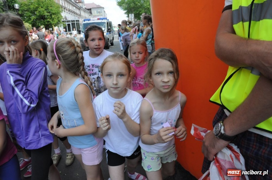 Zdjęcie w galerii na portalu naszraciborz.pl: Biegały dzieci, młodzież, rodziny i VIP-y wiadomości z regionu