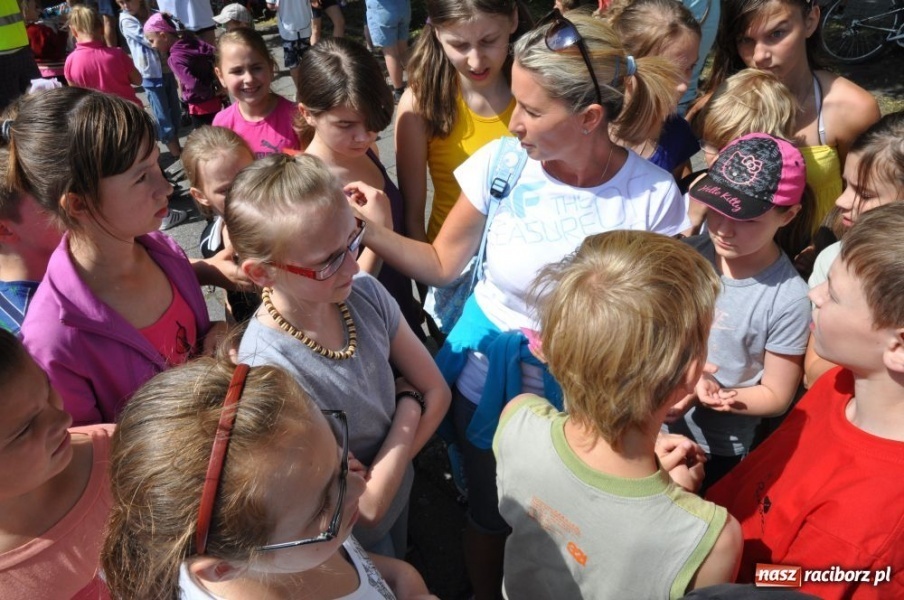 Zdjęcie w galerii na portalu naszraciborz.pl: Biegały dzieci, młodzież, rodziny i VIP-y wiadomości z regionu