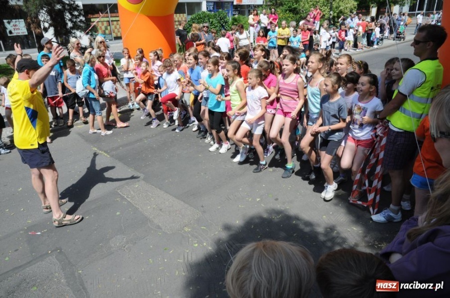 Zdjęcie w galerii na portalu naszraciborz.pl: Biegały dzieci, młodzież, rodziny i VIP-y wiadomości z regionu