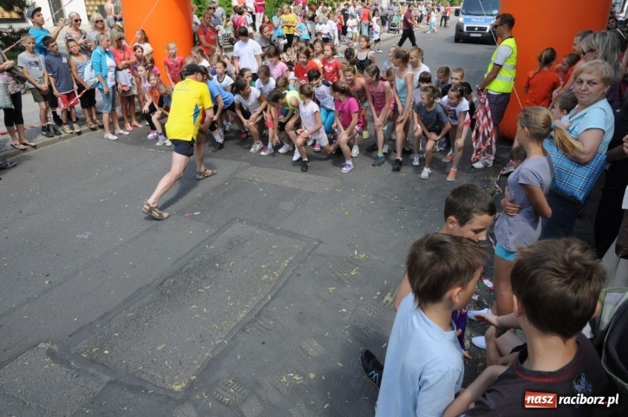 Zdjęcie w galerii na portalu naszraciborz.pl: Biegały dzieci, młodzież, rodziny i VIP-y wiadomości z regionu