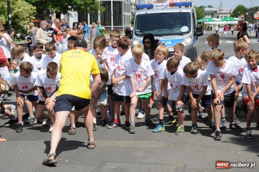 Zdjęcie w galerii na portalu naszraciborz.pl: Biegały dzieci, młodzież, rodziny i VIP-y wiadomości z regionu
