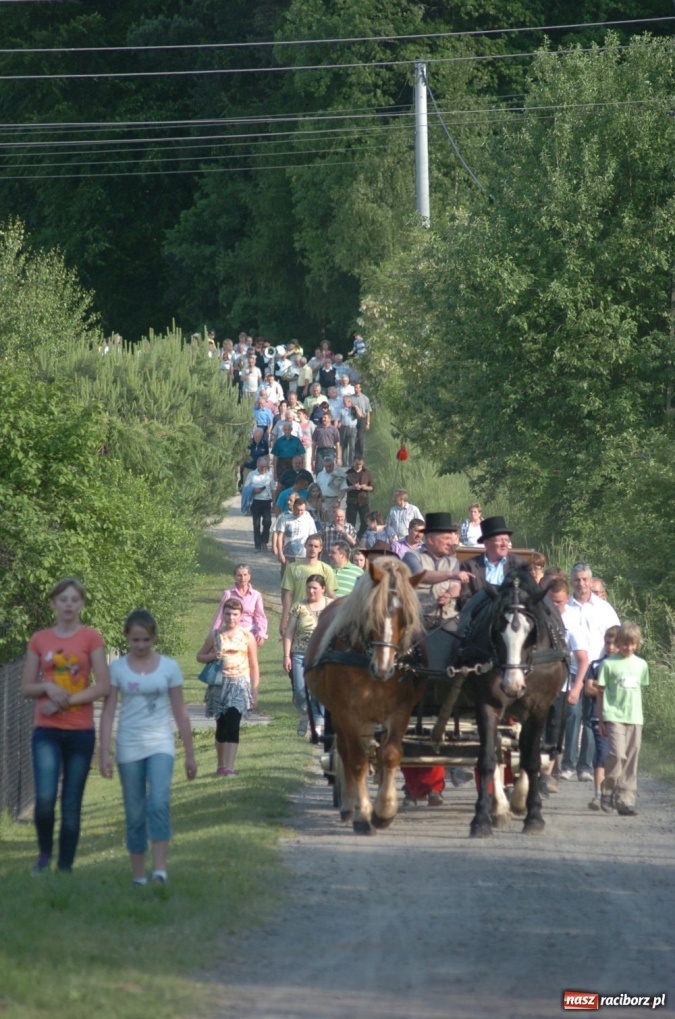 Zdjęcie w galerii na portalu naszraciborz.pl: W Brzeziu przeszła procesja św. Urbana wiadomości z regionu