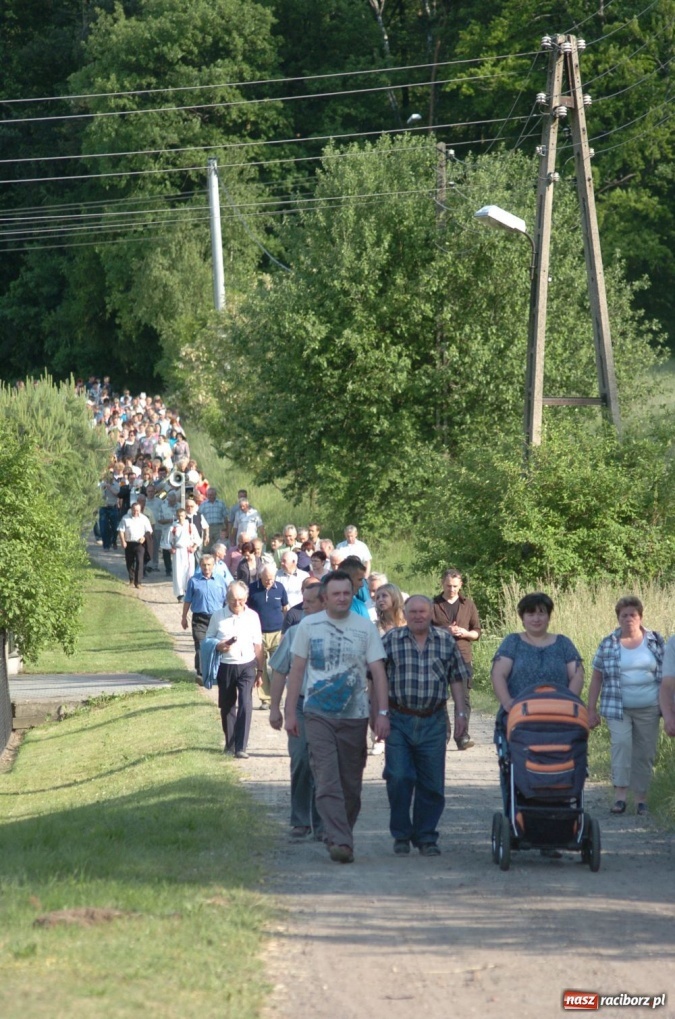 Zdjęcie w galerii na portalu naszraciborz.pl: W Brzeziu przeszła procesja św. Urbana wiadomości z regionu