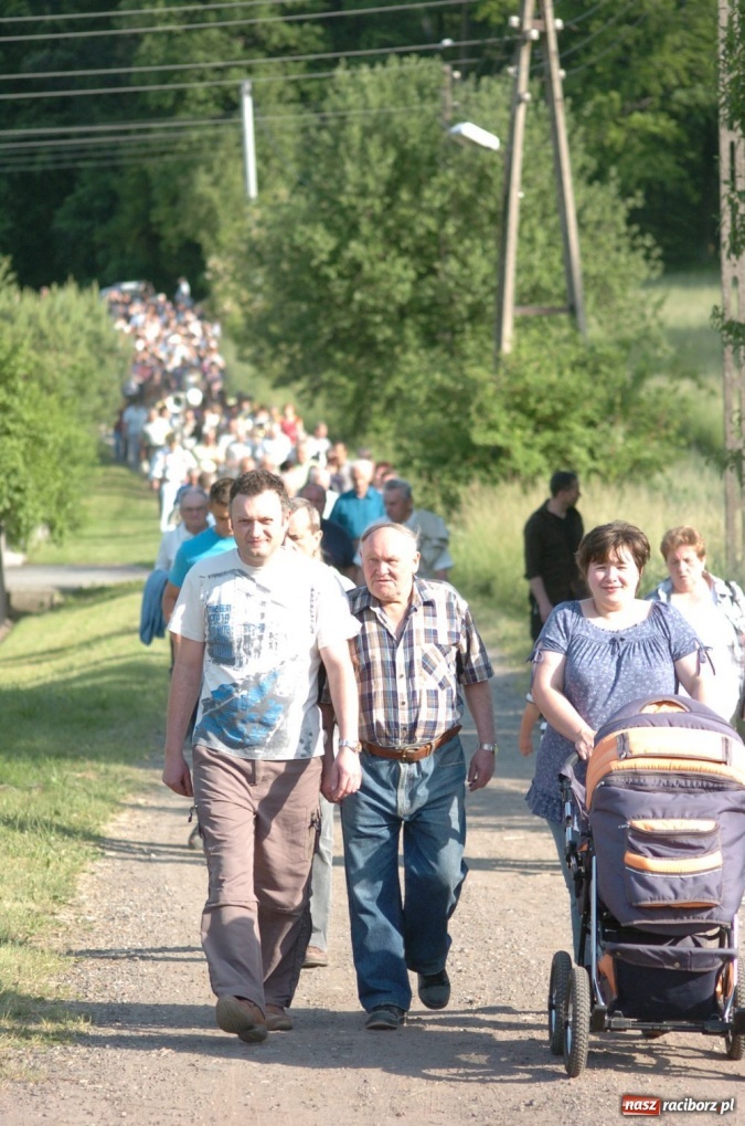 Zdjęcie w galerii na portalu naszraciborz.pl: W Brzeziu przeszła procesja św. Urbana wiadomości z regionu