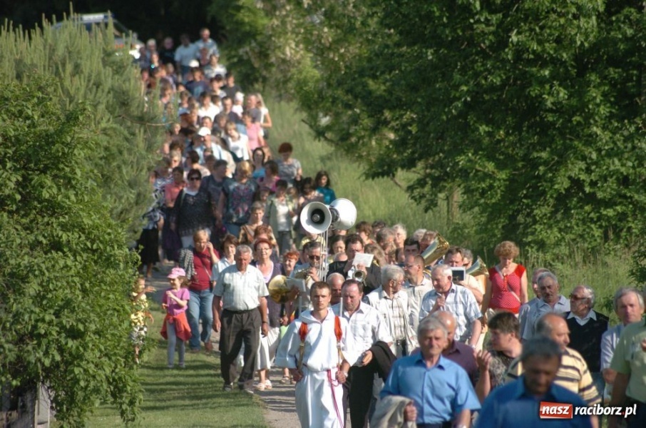 Zdjęcie w galerii na portalu naszraciborz.pl: W Brzeziu przeszła procesja św. Urbana wiadomości z regionu