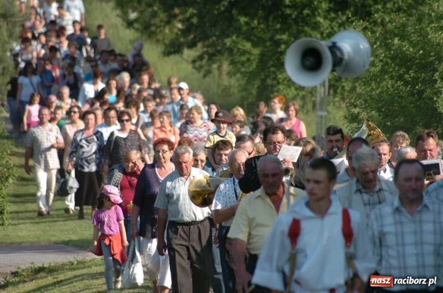 Zdjęcie w galerii na portalu naszraciborz.pl: W Brzeziu przeszła procesja św. Urbana wiadomości z regionu