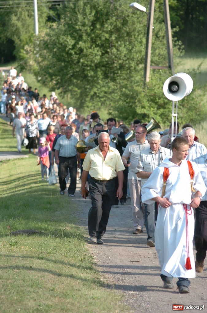 Zdjęcie w galerii na portalu naszraciborz.pl: W Brzeziu przeszła procesja św. Urbana wiadomości z regionu