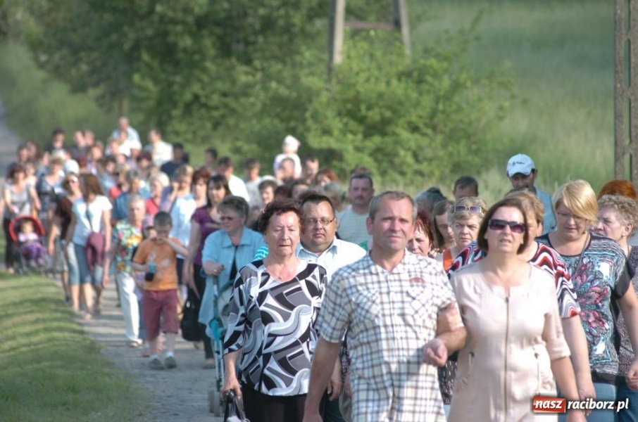 Zdjęcie w galerii na portalu naszraciborz.pl: W Brzeziu przeszła procesja św. Urbana wiadomości z regionu