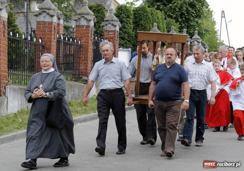 Zdjęcie w galerii na portalu naszraciborz.pl: W Brzeziu przeszła procesja św. Urbana wiadomości z regionu