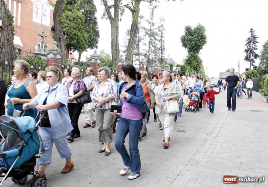 Zdjęcie w galerii na portalu naszraciborz.pl: W Brzeziu przeszła procesja św. Urbana wiadomości z regionu