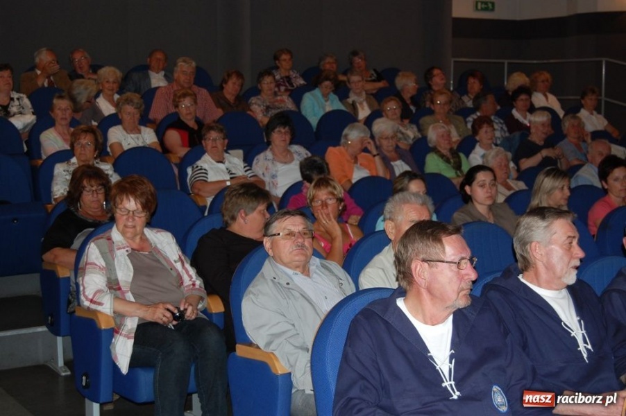 Zdjęcie w galerii na portalu naszraciborz.pl: Strzechę odwiedzili goście z Niemiec wiadomości z regionu