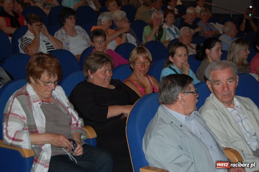 Zdjęcie w galerii na portalu naszraciborz.pl: Strzechę odwiedzili goście z Niemiec wiadomości z regionu