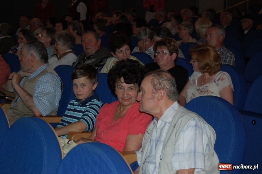 Zdjęcie w galerii na portalu naszraciborz.pl: Strzechę odwiedzili goście z Niemiec wiadomości z regionu