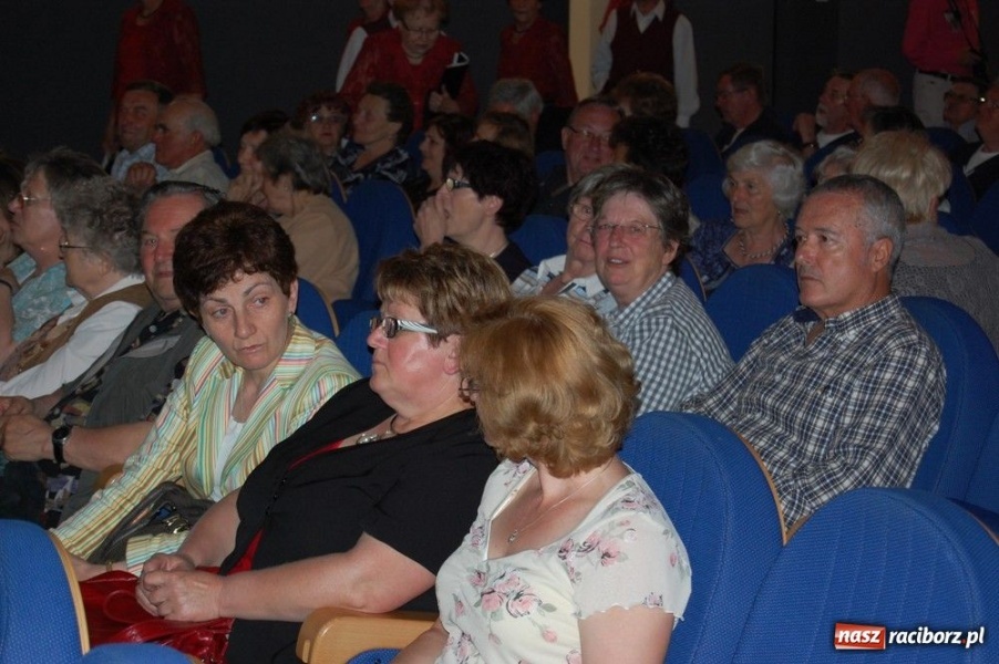 Zdjęcie w galerii na portalu naszraciborz.pl: Strzechę odwiedzili goście z Niemiec wiadomości z regionu