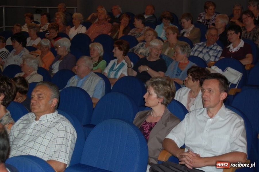 Zdjęcie w galerii na portalu naszraciborz.pl: Strzechę odwiedzili goście z Niemiec wiadomości z regionu