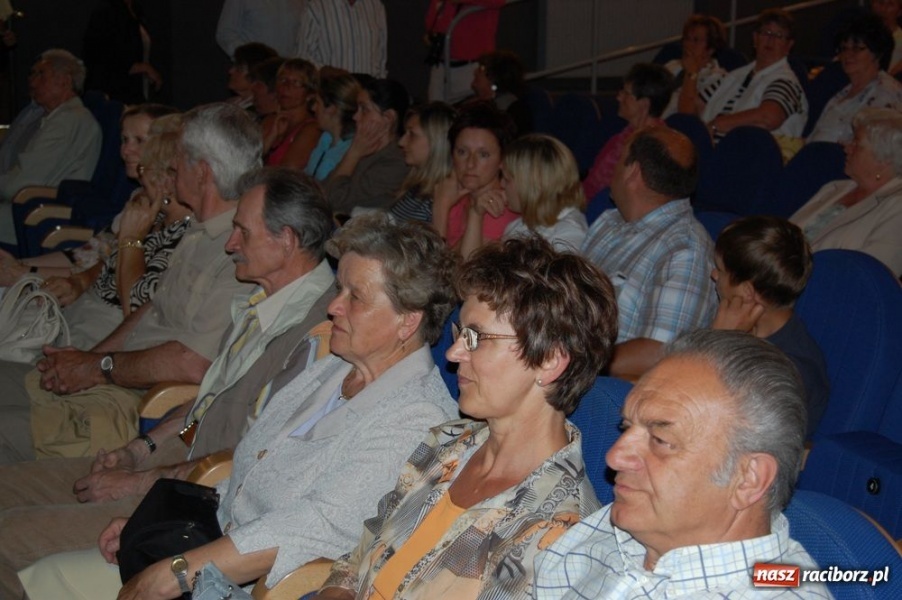 Zdjęcie w galerii na portalu naszraciborz.pl: Strzechę odwiedzili goście z Niemiec wiadomości z regionu