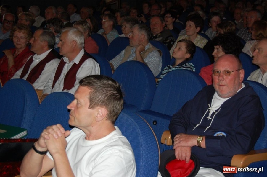 Zdjęcie w galerii na portalu naszraciborz.pl: Strzechę odwiedzili goście z Niemiec wiadomości z regionu