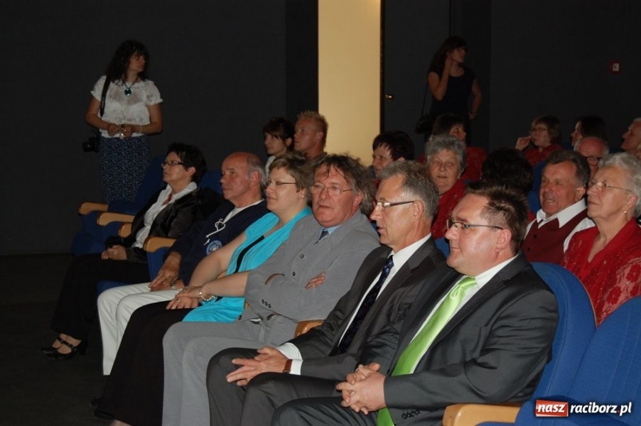 Zdjęcie w galerii na portalu naszraciborz.pl: Strzechę odwiedzili goście z Niemiec wiadomości z regionu