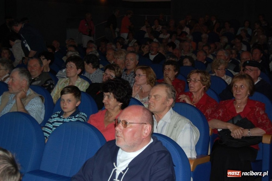 Zdjęcie w galerii na portalu naszraciborz.pl: Strzechę odwiedzili goście z Niemiec wiadomości z regionu