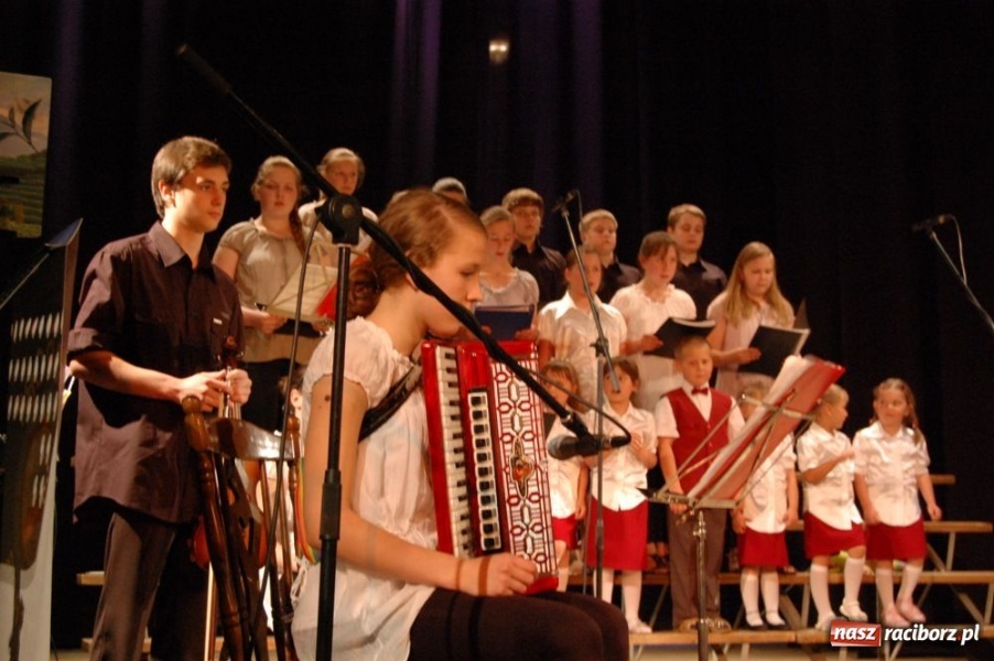 Zdjęcie w galerii na portalu naszraciborz.pl: Strzechę odwiedzili goście z Niemiec wiadomości z regionu