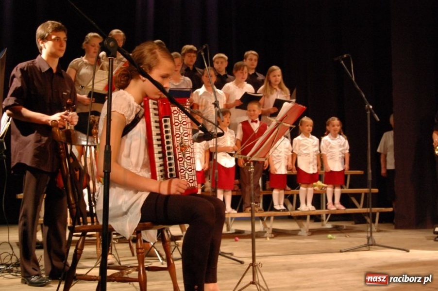 Zdjęcie w galerii na portalu naszraciborz.pl: Strzechę odwiedzili goście z Niemiec wiadomości z regionu