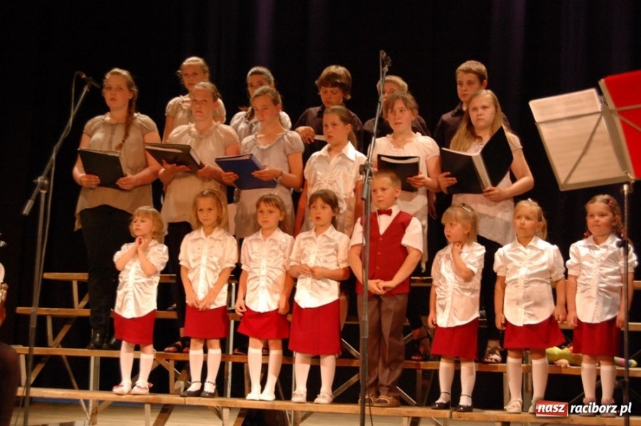 Zdjęcie w galerii na portalu naszraciborz.pl: Strzechę odwiedzili goście z Niemiec wiadomości z regionu