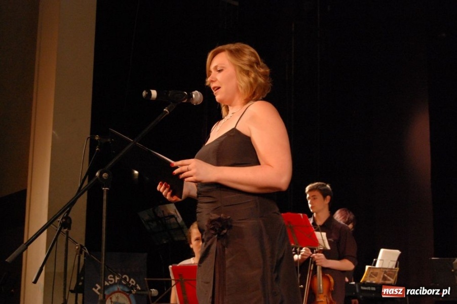 Zdjęcie w galerii na portalu naszraciborz.pl: Strzechę odwiedzili goście z Niemiec wiadomości z regionu