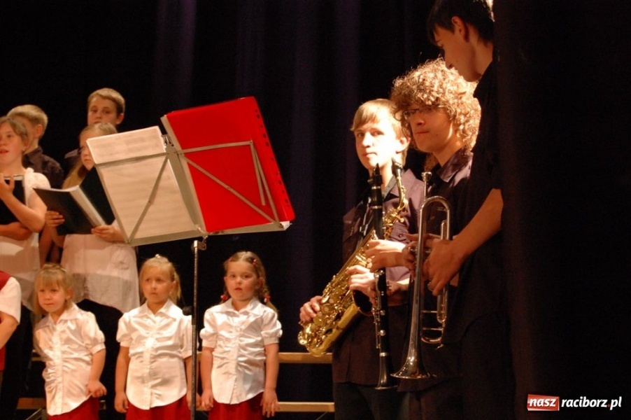 Zdjęcie w galerii na portalu naszraciborz.pl: Strzechę odwiedzili goście z Niemiec wiadomości z regionu