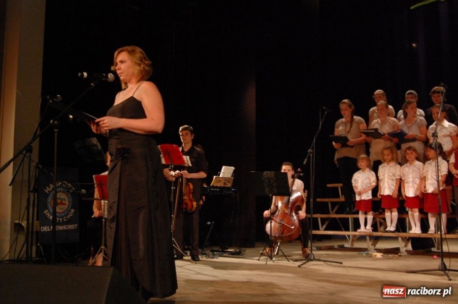 Zdjęcie w galerii na portalu naszraciborz.pl: Strzechę odwiedzili goście z Niemiec wiadomości z regionu