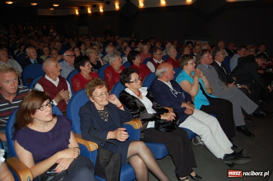 Zdjęcie w galerii na portalu naszraciborz.pl: Strzechę odwiedzili goście z Niemiec wiadomości z regionu