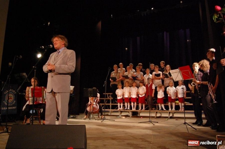 Zdjęcie w galerii na portalu naszraciborz.pl: Strzechę odwiedzili goście z Niemiec wiadomości z regionu