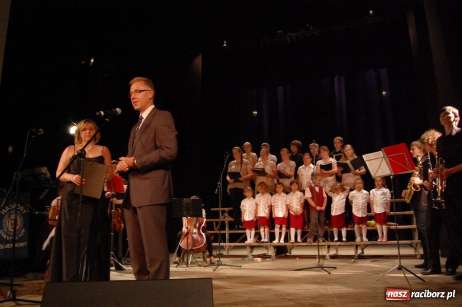 Zdjęcie w galerii na portalu naszraciborz.pl: Strzechę odwiedzili goście z Niemiec wiadomości z regionu