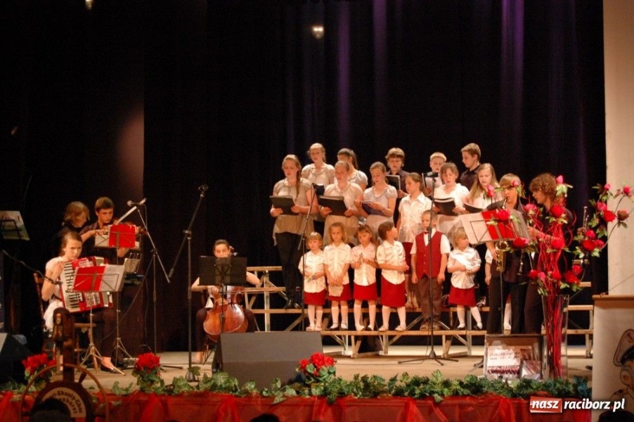 Zdjęcie w galerii na portalu naszraciborz.pl: Strzechę odwiedzili goście z Niemiec wiadomości z regionu