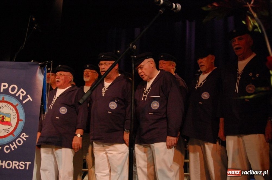 Zdjęcie w galerii na portalu naszraciborz.pl: Strzechę odwiedzili goście z Niemiec wiadomości z regionu