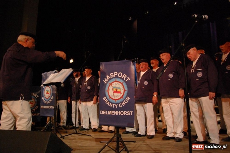 Zdjęcie w galerii na portalu naszraciborz.pl: Strzechę odwiedzili goście z Niemiec wiadomości z regionu
