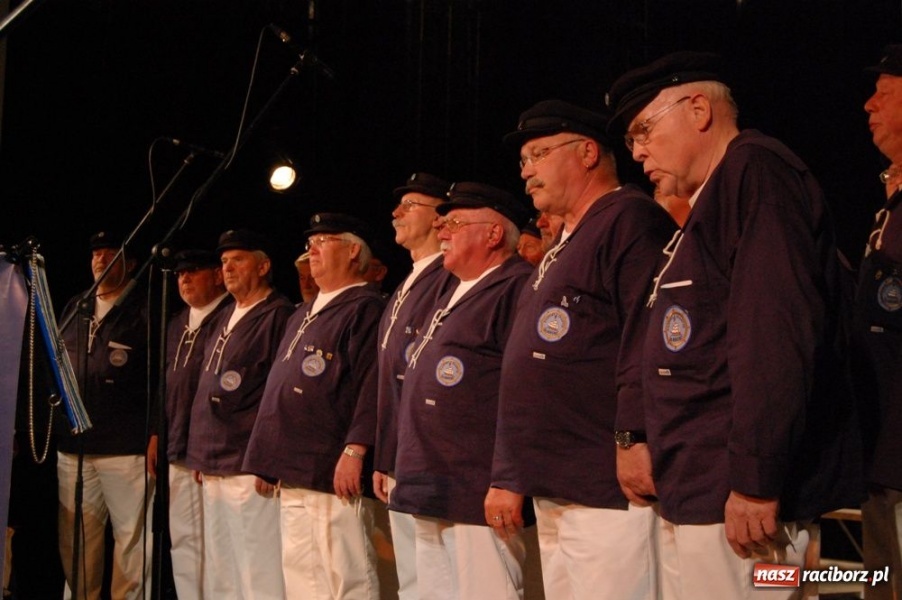 Zdjęcie w galerii na portalu naszraciborz.pl: Strzechę odwiedzili goście z Niemiec wiadomości z regionu