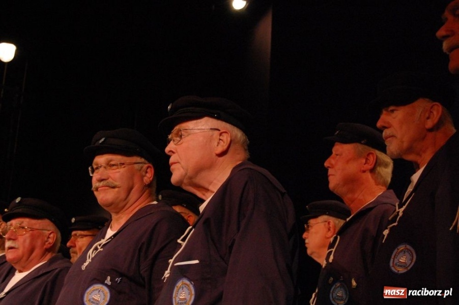 Zdjęcie w galerii na portalu naszraciborz.pl: Strzechę odwiedzili goście z Niemiec wiadomości z regionu