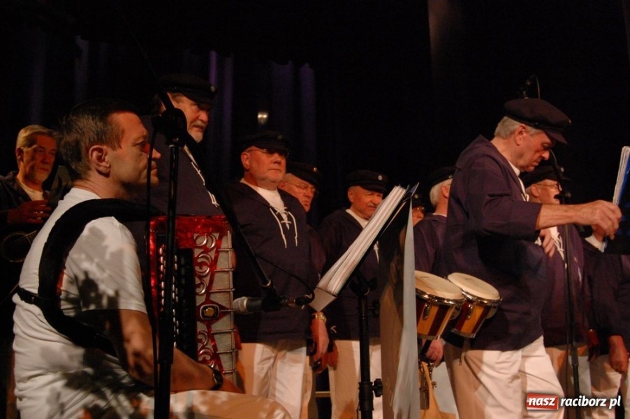 Zdjęcie w galerii na portalu naszraciborz.pl: Strzechę odwiedzili goście z Niemiec wiadomości z regionu