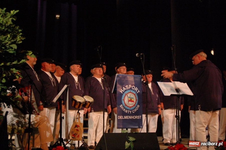 Zdjęcie w galerii na portalu naszraciborz.pl: Strzechę odwiedzili goście z Niemiec wiadomości z regionu