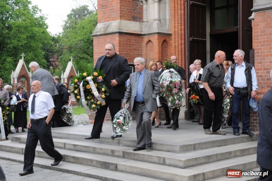 Zdjęcie w galerii na portalu naszraciborz.pl: Dziś pożegnano śp. Piotra Starzyńskiego wiadomości z regionu