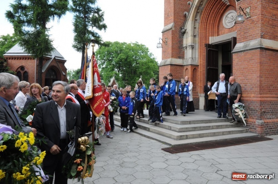 Zdjęcie w galerii na portalu naszraciborz.pl: Dziś pożegnano śp. Piotra Starzyńskiego wiadomości z regionu