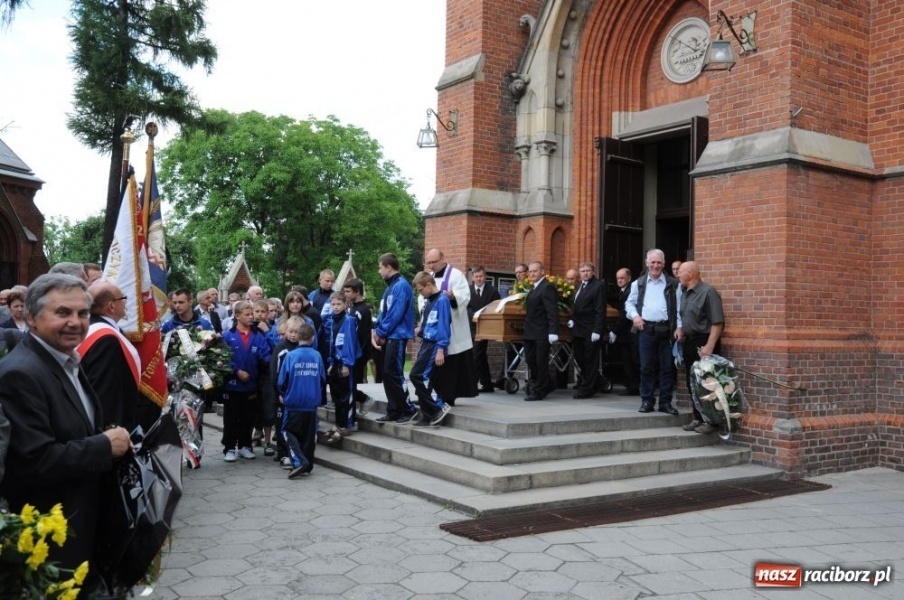 Zdjęcie w galerii na portalu naszraciborz.pl: Dziś pożegnano śp. Piotra Starzyńskiego wiadomości z regionu